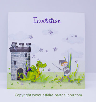 Invitation anniversaire sur le thème d'un petit chevalier au format 10×10 cm recto/verso.