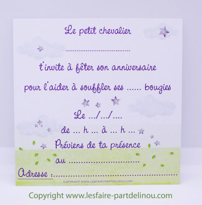 Invitation anniversaire sur le thème d'un petit chevalier au format 10×10 cm recto/verso. – Image 2